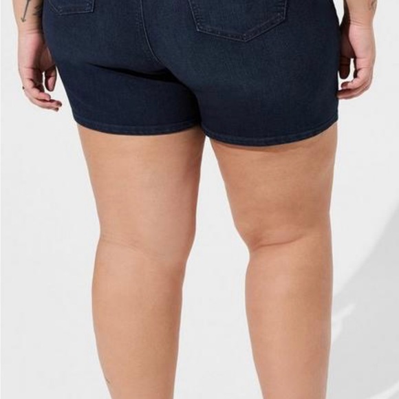 TORRID 5-Inch Bombshell Premium Stretch High-Rise Short - Picture 3 of 3